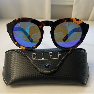 DIFF Eyewear - Sunglasses